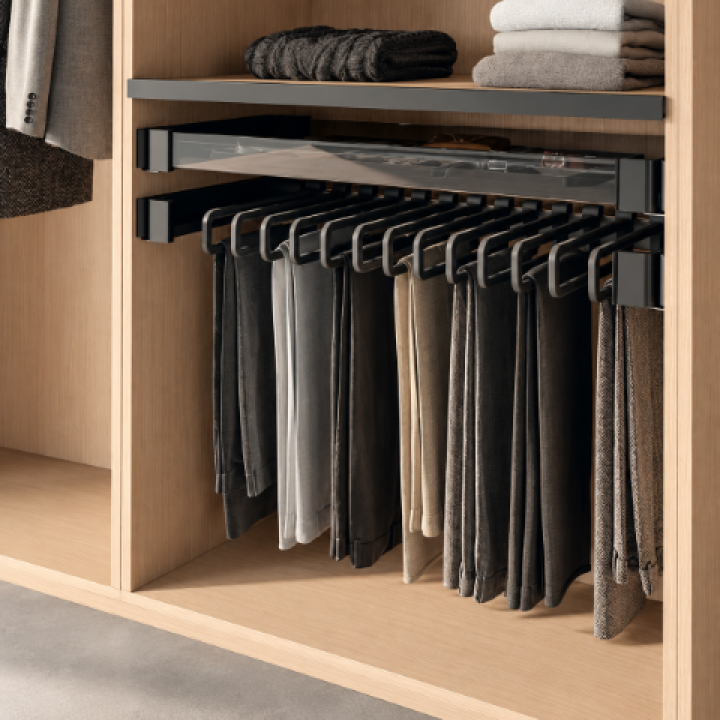 Hafele Kesseböhmer Conero Çekilebilir Pantolonluk 534–594 mm Siyah